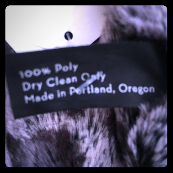 “NWT” Animal Print Faux Fur scarf - Picture 5 of 6